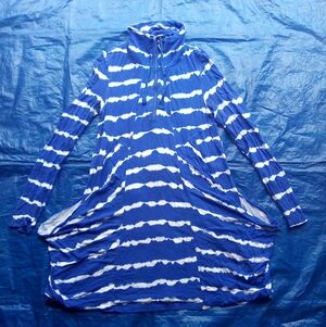 Kensie Blue and White Tie-Dye Long Sleeve Top